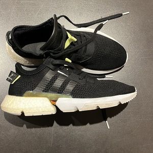 Adidas pod sneakers